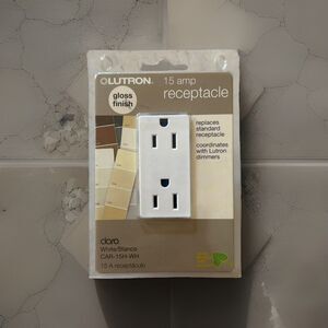 Claro Receptacle 15A By Lutron